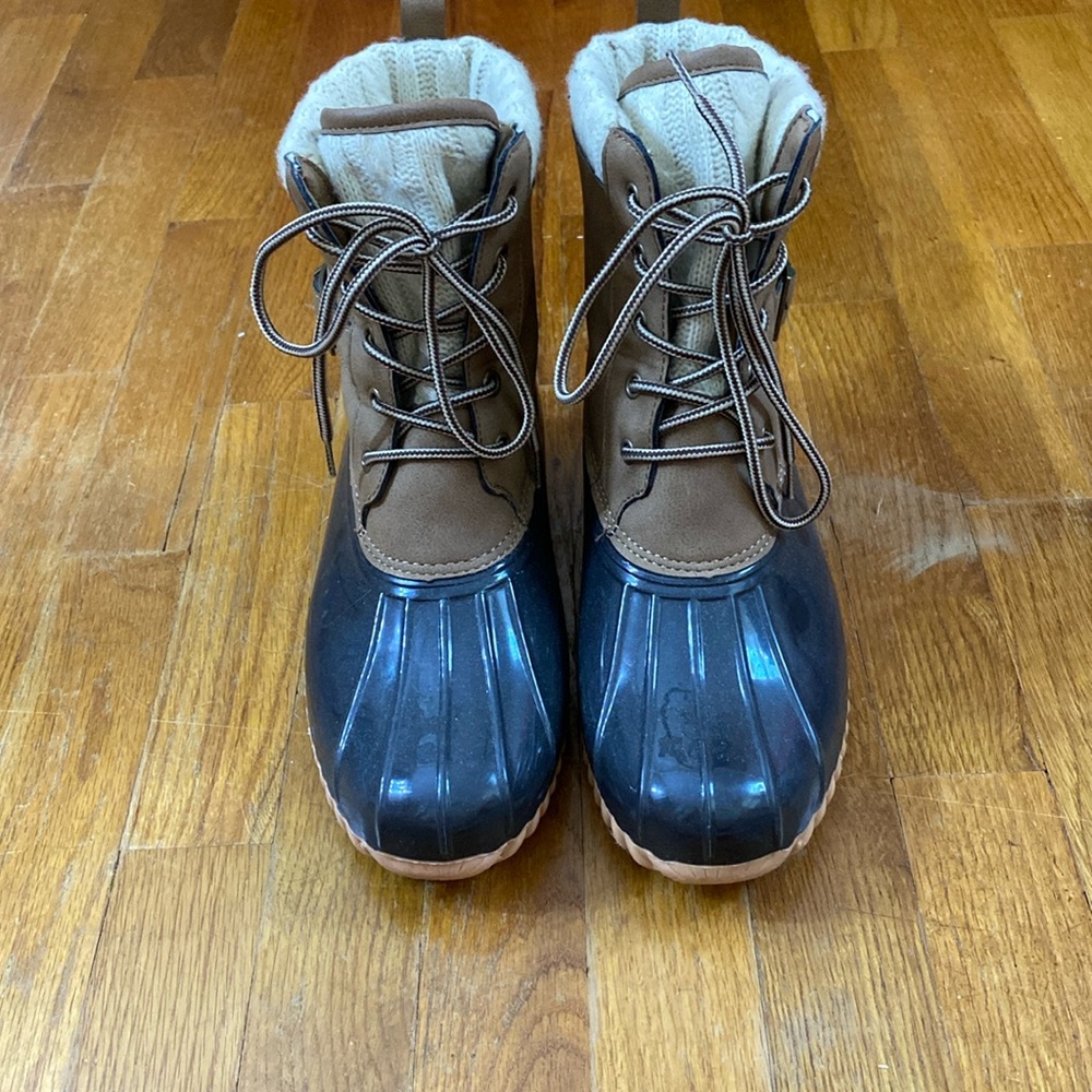 Size 9 women’s Sporto winter boots